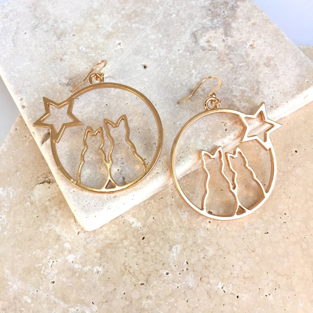 Cat Love gold hoop Earrings - Picture 2 of 4